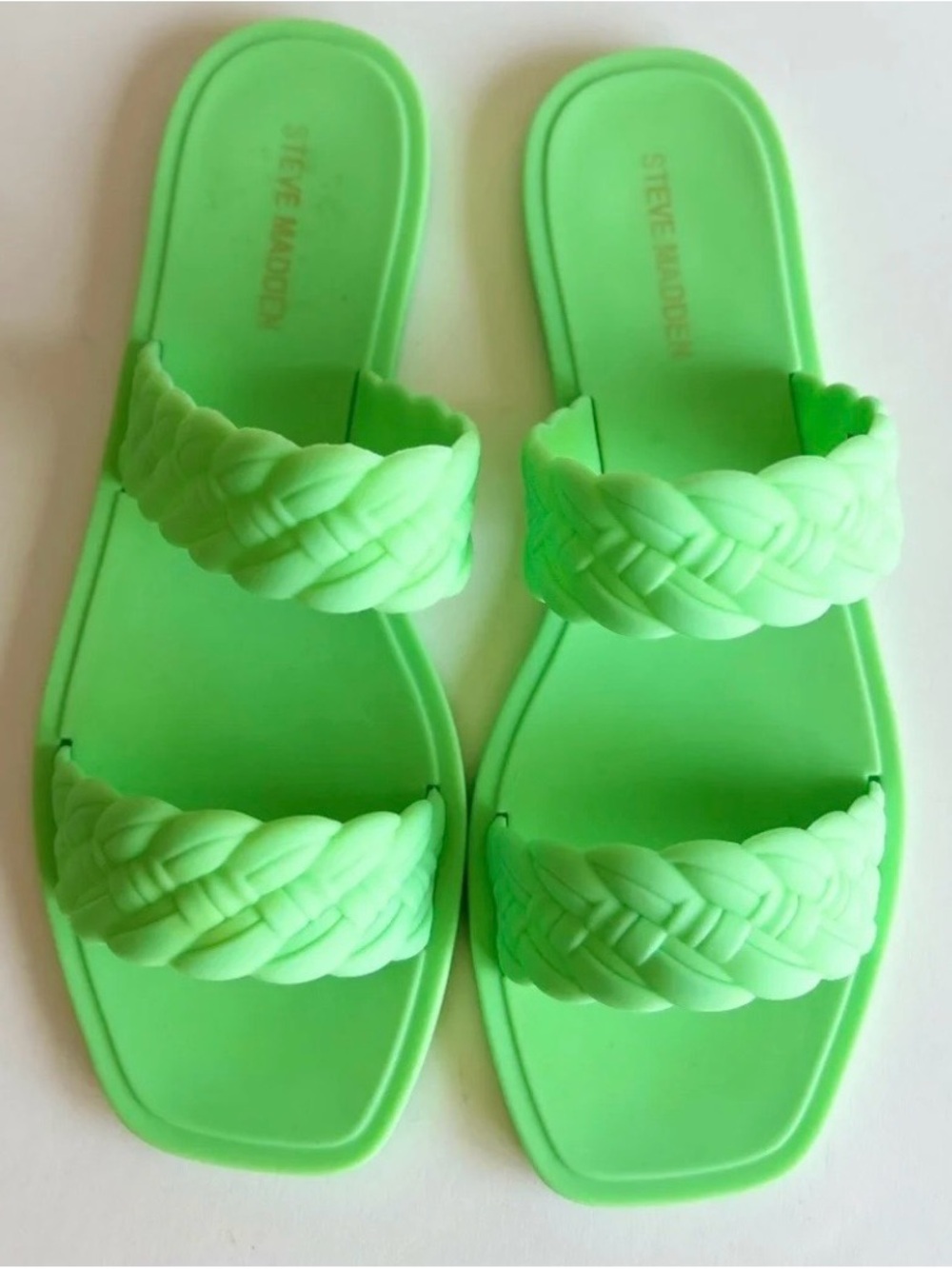 Steve Madden Bright Green Synthetic Flip Flops size 8.